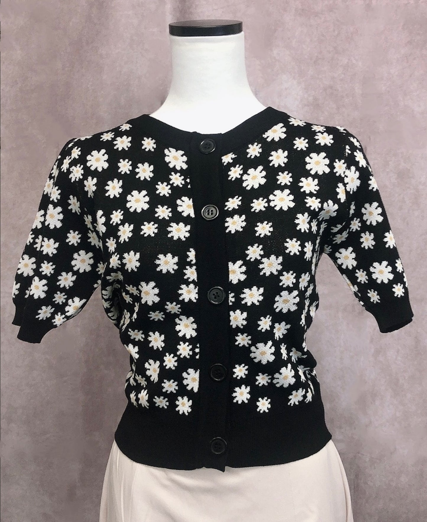 Cardigan com estampa flor margarida(Preto)