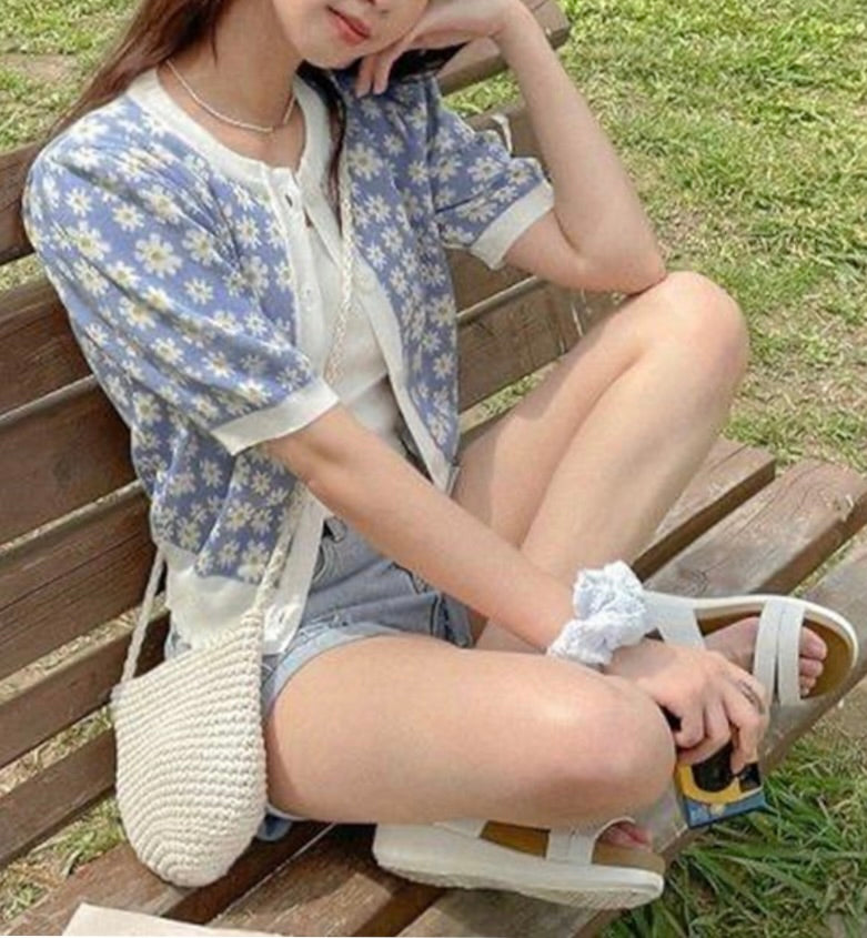Cardigan com estampa flor margarida(Azul)