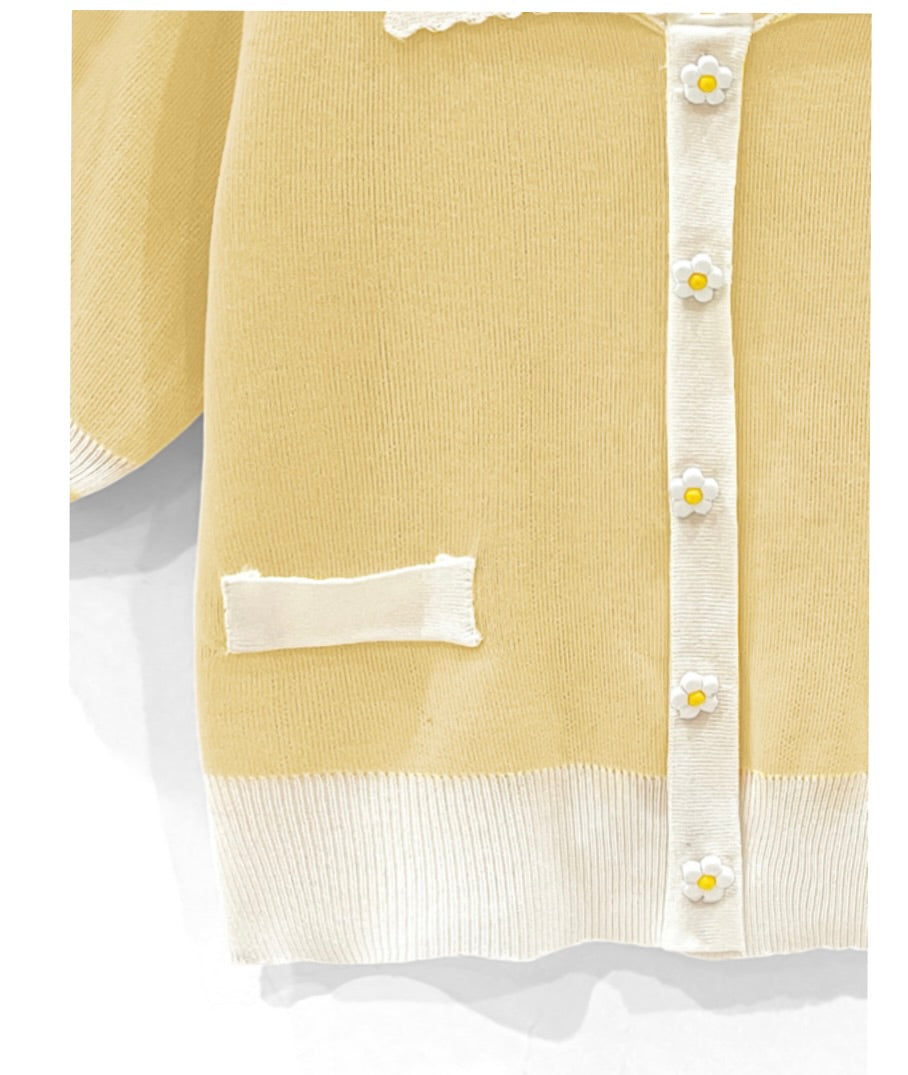 Top de tricô curto bicolor com botões de flores(Branco)