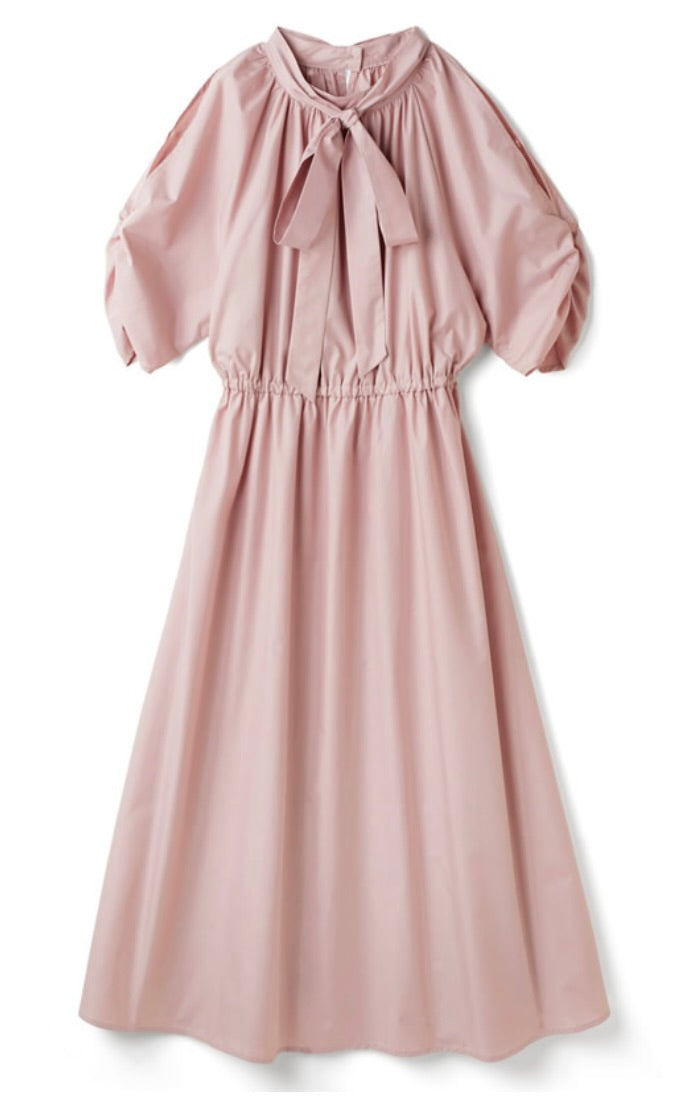 Vestido aberto no ombro com fita (4 maneiras de usar)
