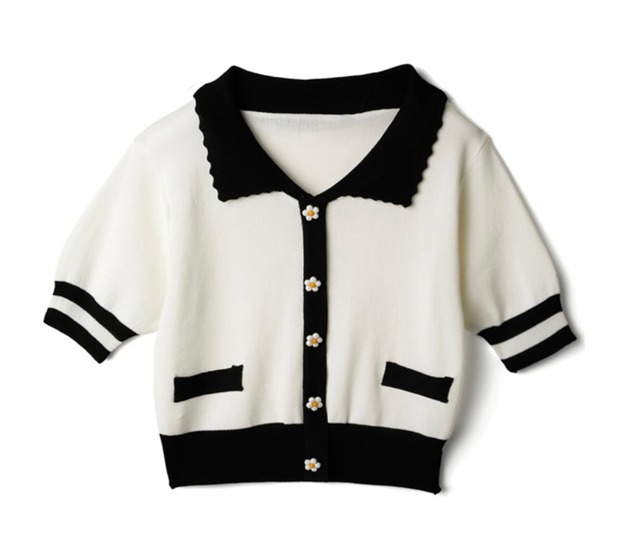 Top de tricô curto bicolor com botões de flores(Branco)