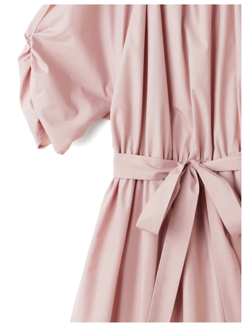 Vestido aberto no ombro com fita (4 maneiras de usar)