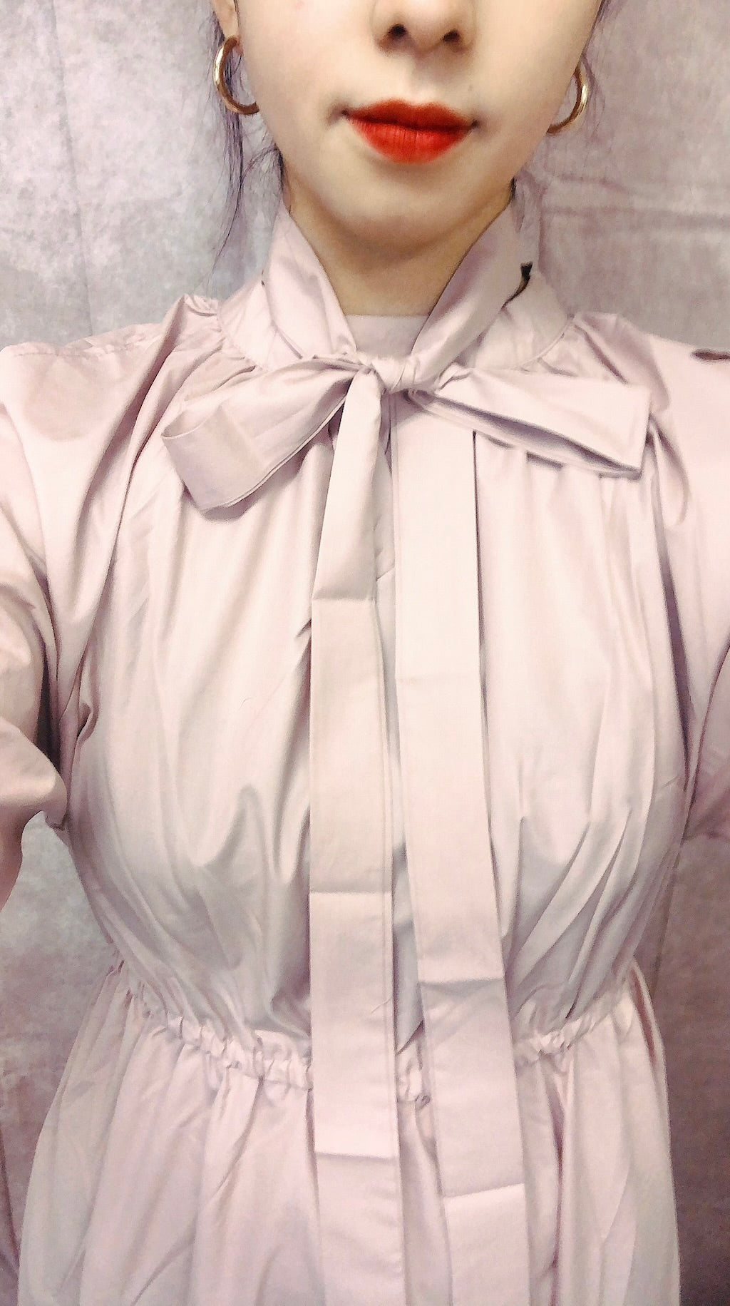 Vestido aberto no ombro com fita (4 maneiras de usar)