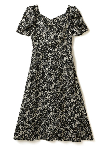 Vestido floral com fenda lateral(Preto)