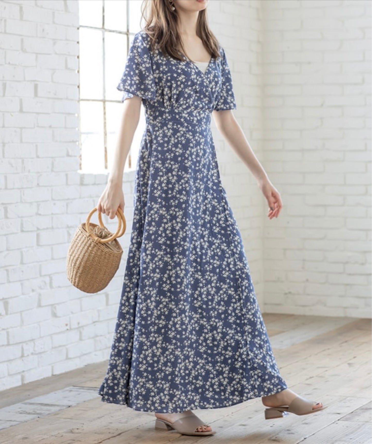 Vestido com estampa florida(Azul)