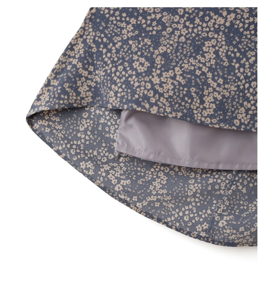 Vestido floral com fenda lateral(Preto)