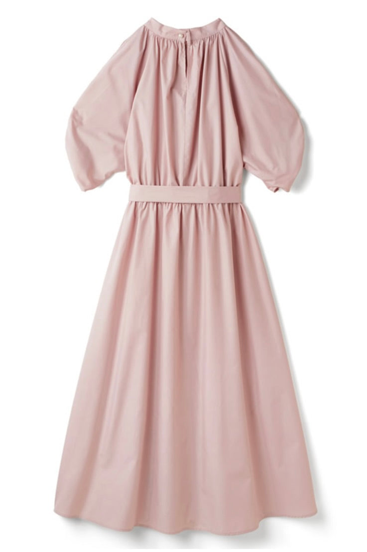 Vestido aberto no ombro com fita (4 maneiras de usar)