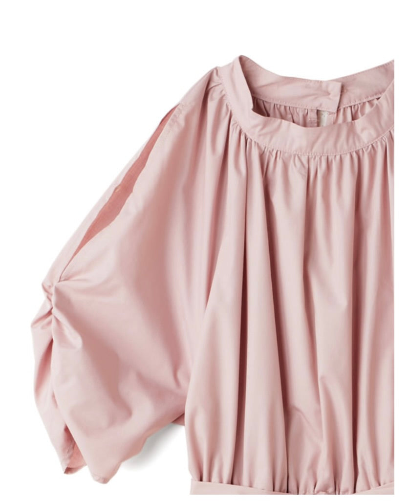 Vestido aberto no ombro com fita (4 maneiras de usar)