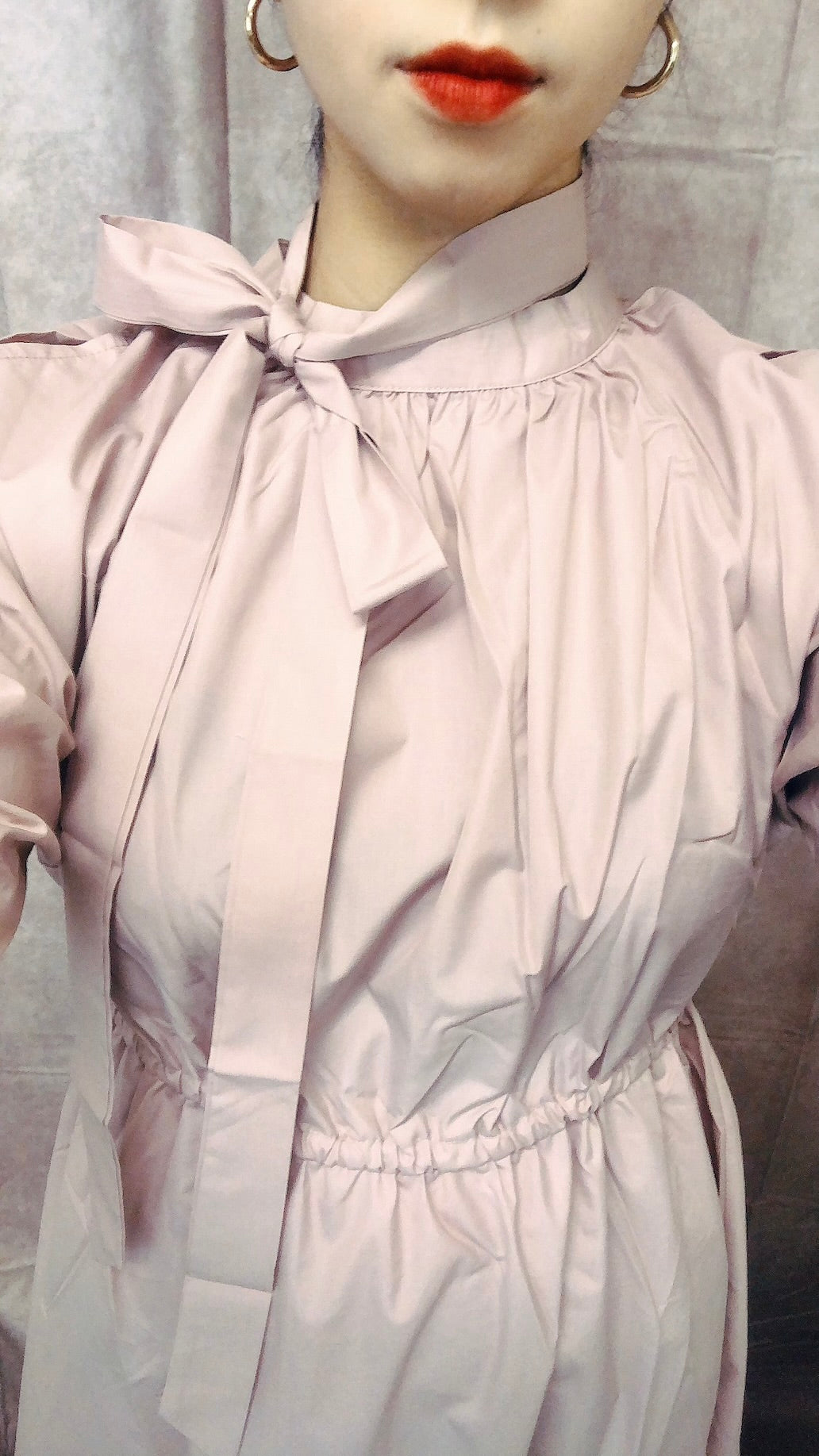 Vestido aberto no ombro com fita (4 maneiras de usar)