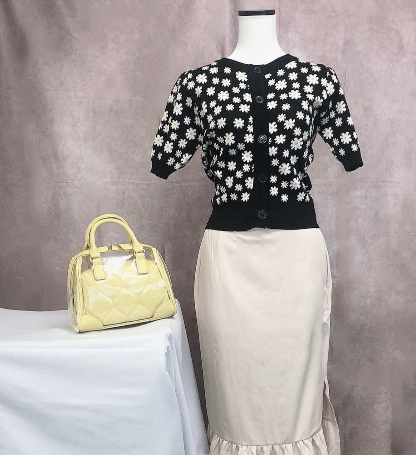 Cardigan com estampa flor margarida(Preto)