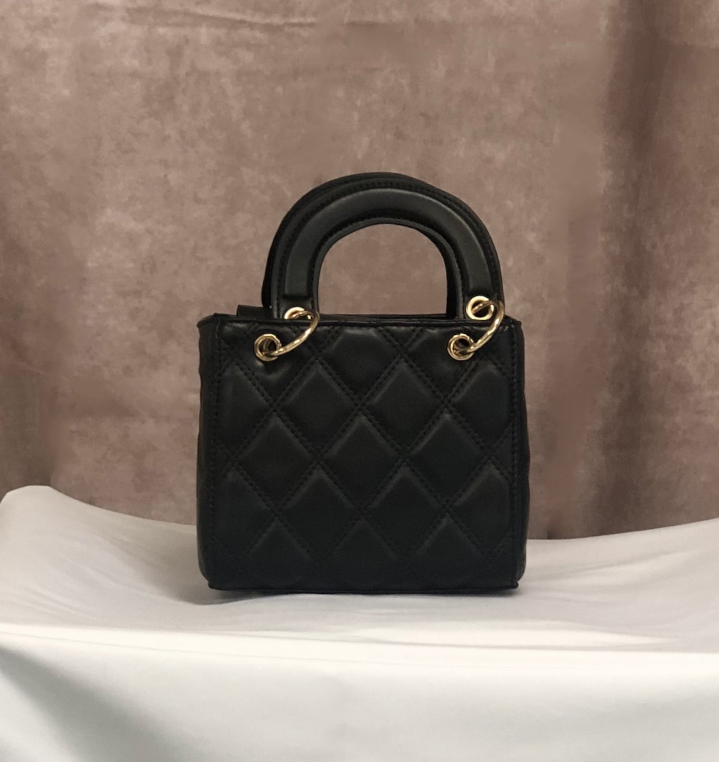 Bolsa quadrada e acolchoada(Preto)
